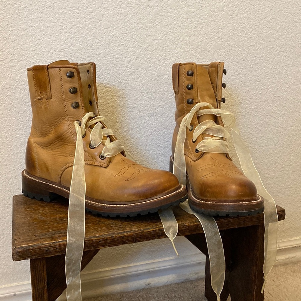 Stetson leather boots. Size 6 1/2. Only worn a few times. Very soft leather.